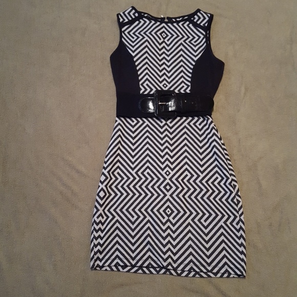 XS Arden B - Black & Grey Geometric Dress w/ Belt - Picture 2 of 7